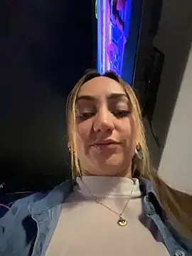 Stripchat Adult Webcam of Ninabigtitied