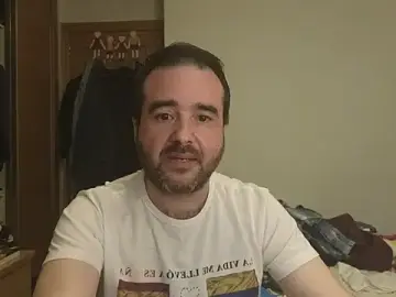 Stripchat Sex Cam of curiosillo83