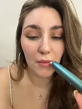 Stripchat Free Porn Cam of KiraBarlows