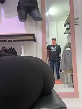 Stripchat Live Sex of kim_monti