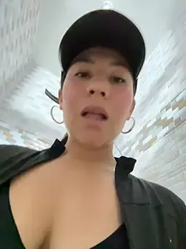Stripchat Free Porn Cam of kim_monti