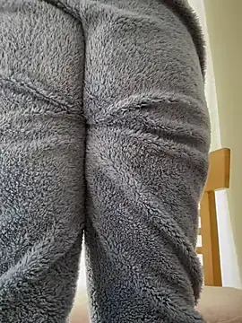 Stripchat Free Live Porn of kim_monti