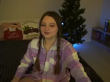 Stripchat Live Sex Cam of MagicPeachh_