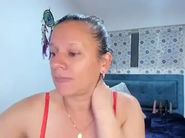 Stripchat Free Porn Cam of sofi_saliva2511