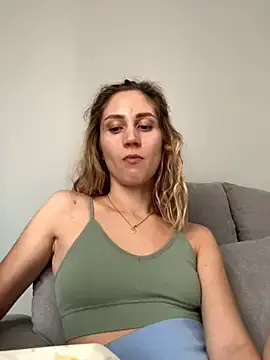 Stripchat Free Live Porn of Feral_berry_8133