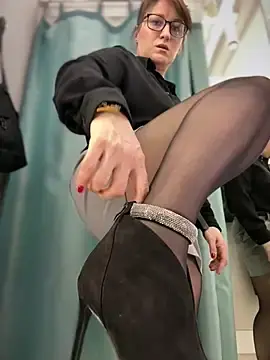 Stripchat Live Porn of ZhenjaPoledance