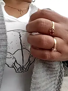 Stripchat Watch Live Sex Cams of __valentina18