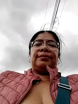 Stripchat Sex Cam of __valentina18