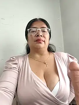 Stripchat Free Porn Cam of __valentina18