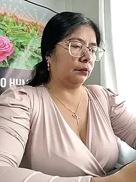 Stripchat Adult Webcam of __valentina18