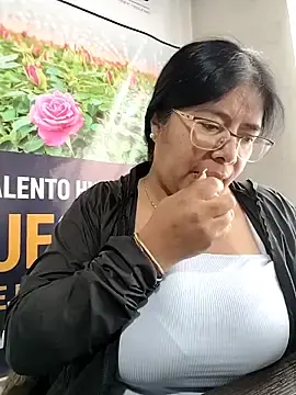 Stripchat Free Porn Cam of __valentina18