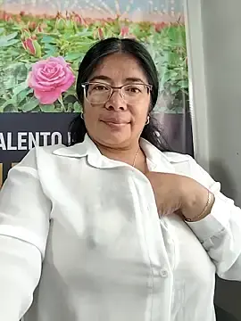 Stripchat Watch Live Sex Cams of __valentina18