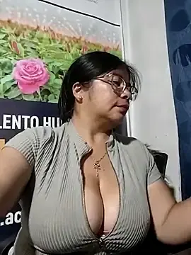 Stripchat Adult Video Chat of __valentina18