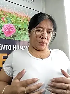 Stripchat Watch Live Sex Cams of __valentina18