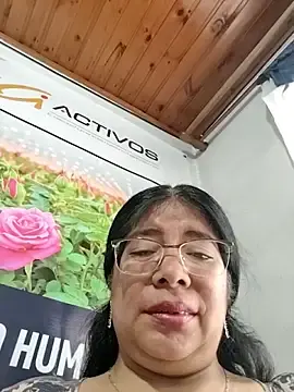 Stripchat Sex Cam of __valentina18