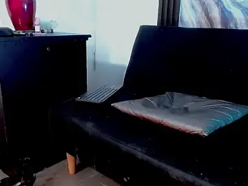 Stripchat Live Sex Cam of bellatrixx_69