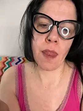 Stripchat Nude Webcam of THESWEETBRUNETTE