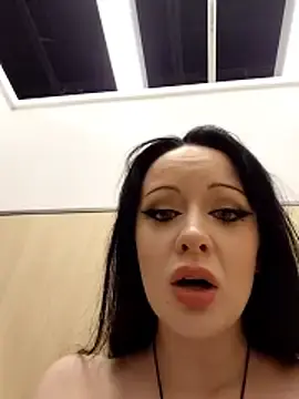 Stripchat Live Sex Cam of EVILYN
