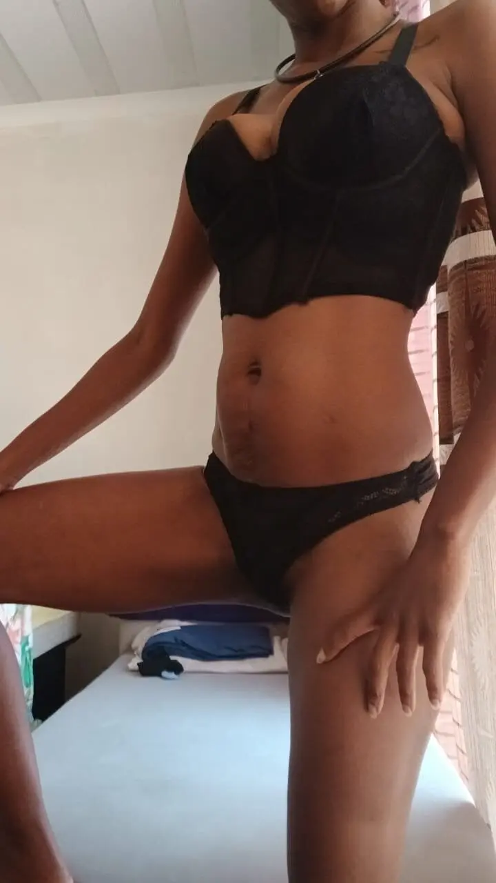 NAUGHTY_Ebony69x