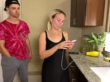 Stripchat Sex Cam of girlfriendmissy