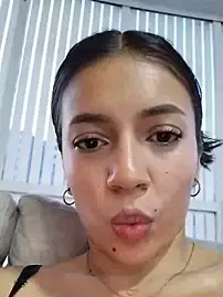 Stripchat Adult Webcams of KamyGlam