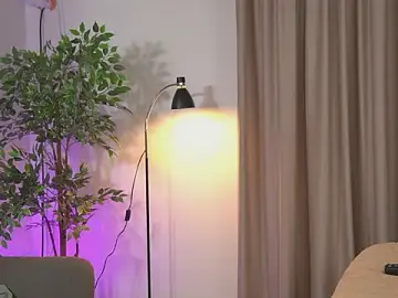 Stripchat Free Live Porn of Alyonaqueen_