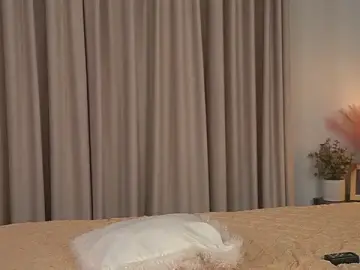 Stripchat Live Sex Cam of Alyonaqueen_