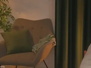 Stripchat Free Live Porn of Alyonaqueen_