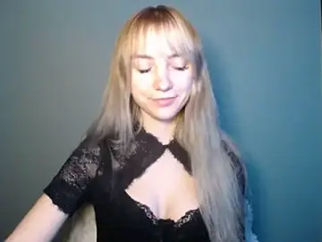 Stripchat Live Sex Cam of LuciaYoung