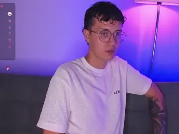 Stripchat Adult Webcam of LeaneSeb