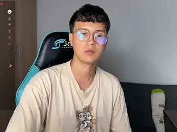 Stripchat Live Sex Cam of LeaneSeb