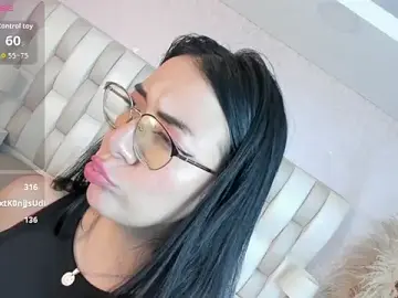 Stripchat Free Live Porn of Ari_lynn_