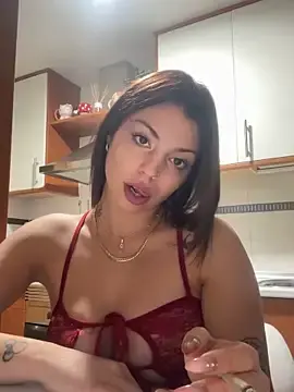 Stripchat Watch Live Sex Cams of Noeliagglow