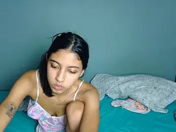 Stripchat Live Sex Cam of strawberrymia68