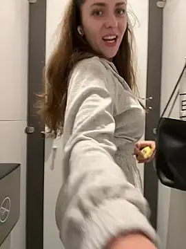 Stripchat Adult Webcam of MariiD