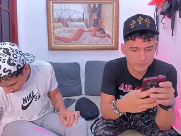 Stripchat Adult Webcam of THREESOMEHOT_OS