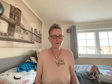 Stripchat Sex Cam of Curvy-Jinx