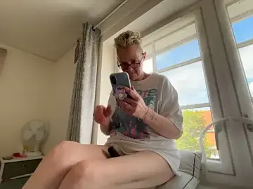 Stripchat Adult Webcam of Curvy-Jinx