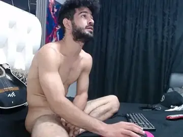 Stripchat Free Porn Cam of aaron_jones_1