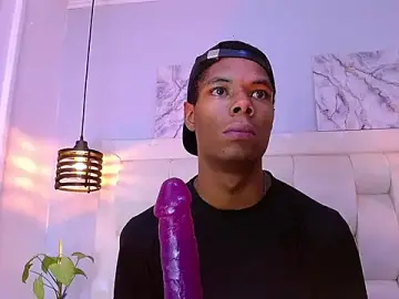 Stripchat Live Sex Cam of Santiago_Ortiz_