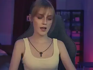 Stripchat Free Porn Cam of KiraMontoya