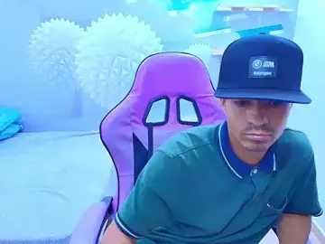 Stripchat Watch Live Sex Cams of Aaron-00