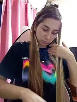 Stripchat Live Sex Cam of Iris_love18