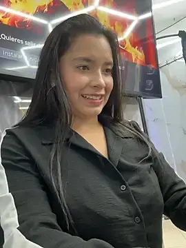 Stripchat Live Sex Cam of Miss_Bella_Flame