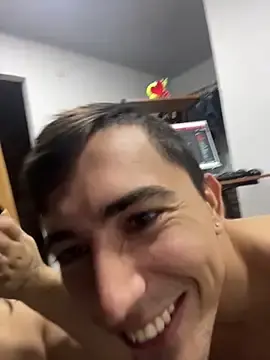 Stripchat Live Sex Cam of pareja_curiosa19