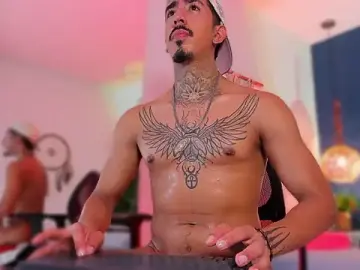 Stripchat Live Sex Cam of Donovan_Desmond