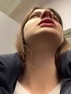 Stripchat Sex Cam of KittyQueeny