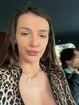 Stripchat Live Sex of fit_vic