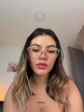 Stripchat Sex Cam of Your_Honeey