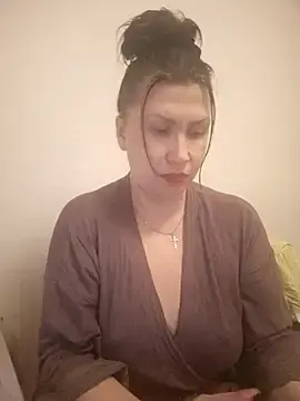 Stripchat Live Sex Cam of ROXOLANAA_SEXY